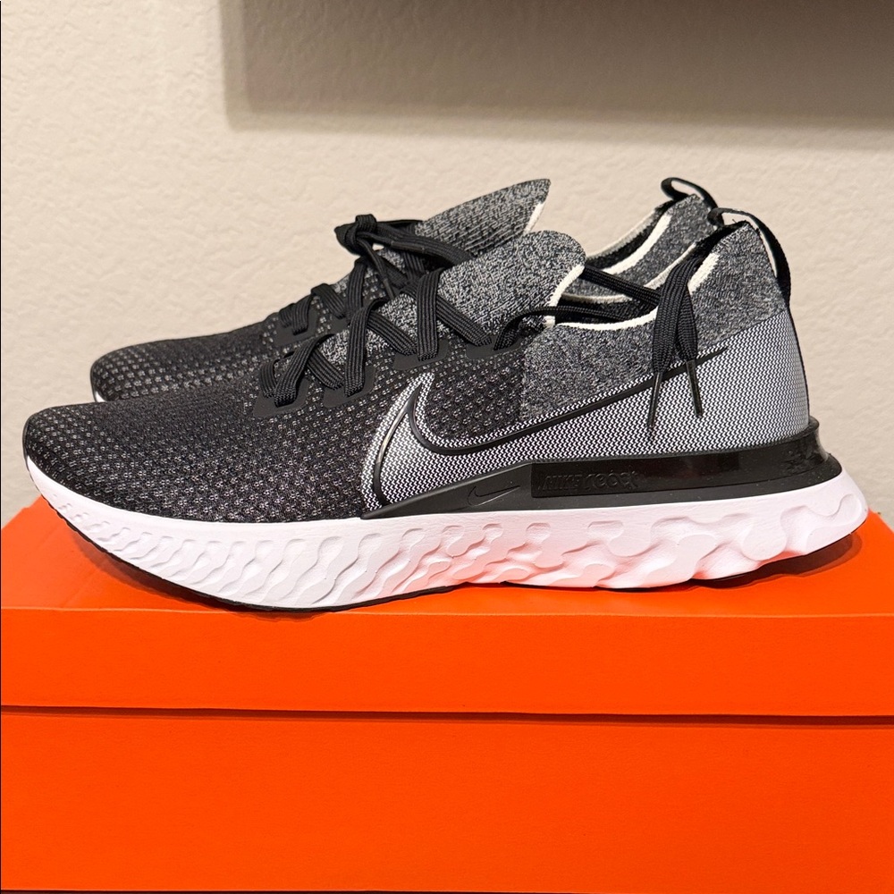 Nike React Infinity Run Flyknit in  Black and White